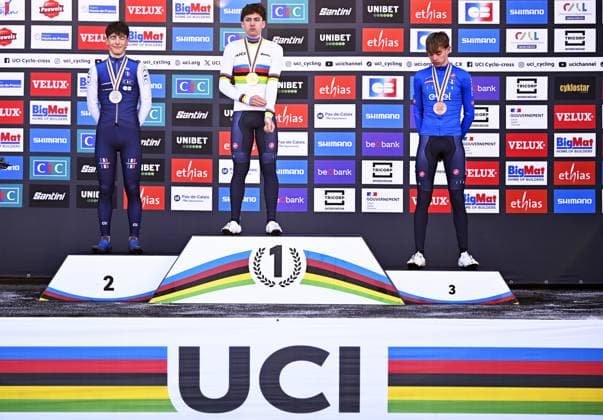 French Soren Bruyere, Italian Mattia Agostinacchio and Italian Filippo Grigolini celebrate on the podium after the junior men competition of the UCI cyclocross World Championship, WM, Weltmeisterschaft in Lievin, France, Sunday 02 February 2025. The world championships are taking place from 31 January until 02 February. JASPERxJACOBS  x111634469x