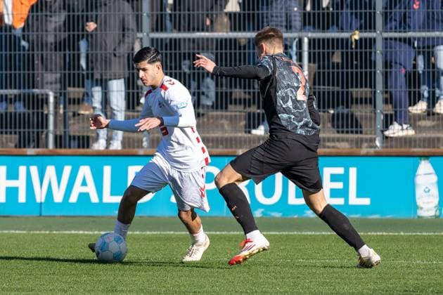 02 02 2025, Football U19 DFB Youth League, Matchday 01, Season 2024 2025, 1 FC Koeln FC Bayern Muenchen Franz Kremer Stadium in Cologne duel between Kian Hekmat 1 FC Koeln, 10 and Magnus Dalpiaz FC Bayern Muenchen, 02 Photo Kirchner Media Thomas Haesler Copyright: xKirchner-Media ThomasxHaeslerx