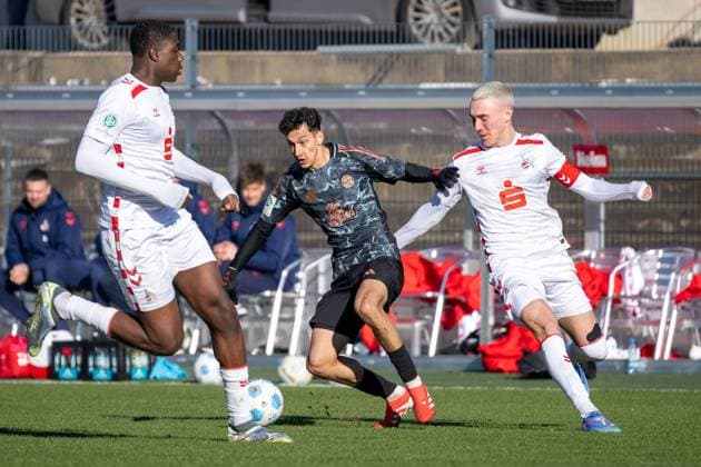 02 02 2025, Football U19 DFB Youth League, Matchday 01, Season 2024 2025, 1 FC Koeln FC Bayern Muenchen Franz Kremer Stadium in Cologne duel between Mudaser Sadat FC Bayern Muenchen, 11 and Nick Zimmermann 1 FC Koeln, 02 Davor Assad Kotya Fofana 1 FC Koeln, 04 Photo Kirchner Media Thomas Haesler Copyright: xKirchner-Media ThomasxHaeslerx