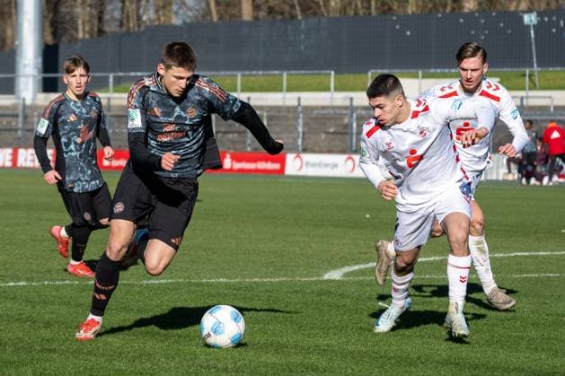 02 02 2025, Football U19 DFB Youth League, Matchday 01, Season 2024 2025, 1 FC Koeln FC Bayern Muenchen Franz Kremer Stadium in Cologne duel between Magnus Dalpiaz FC Bayern Muenchen, 02 and Fayssal Harchaoui 1 FC Koeln, 06 Photo Kirchner Media Thomas Haesler Copyright: xKirchner-Media ThomasxHaeslerx