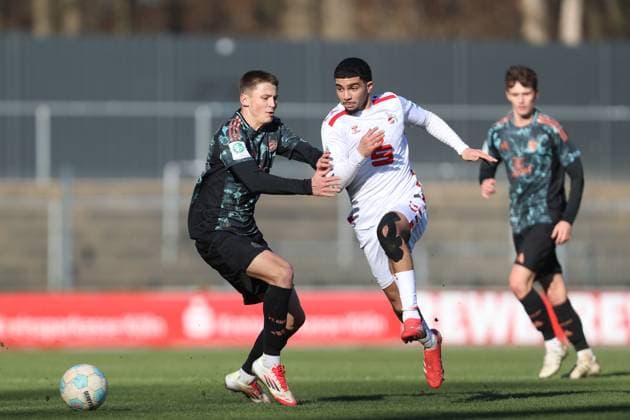 Magnus Dalpiaz FC Bayern Muenchen and Fayssal Harchaoui 1 FC Köln U19 in a duel during the U19 DFB Nachwuchsliga Hauptrunde A Liga A match between 1 FC Köln U19 and FC Bayern Muenchen U19, Franz Kremer Stadion on February 02, 2025 in Cologne, Germany, Germany Photo by Oliver Kaelke DeFodi Images Magnus Dalpiaz FC Bayern Muenchen and Fayssal Harchaoui 1 FC Köln U19 battle for the ball during the U19 DFB Nachwuchsliga Hauptrunde A Liga A match between 1 FC Köln U19 and FC Bayern Muenchen at Franz Kremer Stadion on February 2, 2025 in Cologne, Germany Photo by Oliver Kaelke DeFodi Images Photo by Oliver Kaelke DeFodi Images Defodi 678 2025 02 02 OK FCKFCB 1061 Defodi-678