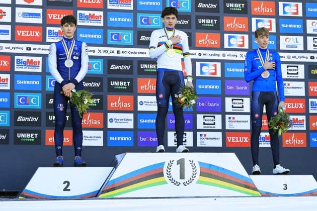 CICLISMO - Ciclocross - 2025 UCI Cyclo-Cross World Championships World Championship, WM, Weltmeisterschaft Cyclo-Cross 2025 - Lievin, France - Junior Men - Mattia Agostinaccio, Filippo Grigolini, Bruyere Joumard during the award ceremony during 2025 UCI Cyclo-Cross World Championships, Cyclocross race in Lievin, France, February 02 2025 Lievin France  Copyright: xIPAxSport ABACAx