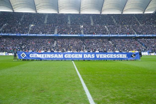 GER,Hamburg, Fußball, DFB, Hamburger SV vs Hannover 96 , im Hamburger Volksparkstadion , 02 02 2025 , v l Gemeinsam gegen das vergessen, Symbolfoto, Symbolbild DFL regulations prohibit any use of photographs as image sequences and or quasi video Copyright: HMBxMedia FernandoxSoares