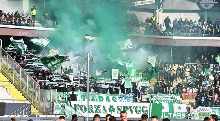 02 02 2025 Soccer Season 2024 2025 2 Soccer Bundesliga 20 Matchday SC Paderborn 07 SCP SpVgg Greuther Fürth Kleeblatt Sportfoto Zink xwoxzix DFL regulations prohibit any use of photographs as image sequences and or quasi video only for editorial use Greutherfürthfans Fans Fanblock Kleeblattfans Pyro Pyrotechnics Bengalos Bengalfackel Smoke