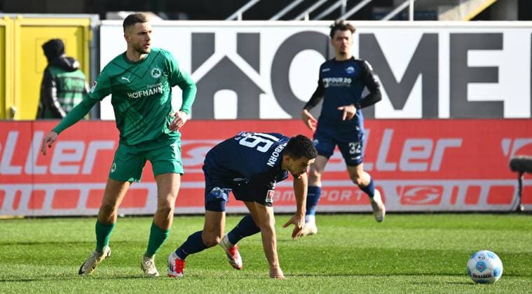 02 02 2025 Soccer Season 2024 2025 2 Soccer Bundesliga 20 Matchday SC Paderborn 07 SCP SpVgg Greuther Fürth Kleeblatt Sportfoto Zink xwoxzix DFL regulations prohibit any use of photographs as image sequences and or quasi video only for editorial use Dennis Srbeny 7, SpVgg Greuther Fürth Visar Musliu 16, SC Paderborn 07