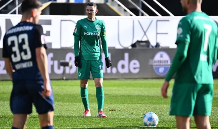 02 02 2025 Soccer Season 2024 2025 2 Soccer Bundesliga 20 Matchday SC Paderborn 07 SCP SpVgg Greuther Fürth Kleeblatt Sportfoto Zink xwoxzix DFL regulations prohibit any use of photographs as image sequences and or quasi video only for editorial use Branimir Hrgota 10, SpVgg Greuther Fürth vor Treffer Tor Torschuß zum 0 1
