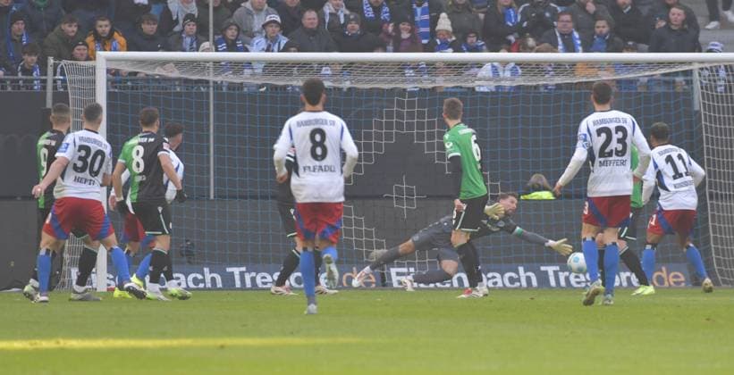 02 02 2025, xblx, Fußball 2 Bundesliga, Hamburger SV Hannover 96 v l Silvan Hefti Hamburger SV , Goal scored, Tor zum 1 0 DFL DFB REGULATIONS PROHIBIT ANY USE OF PHOTOGRAPHS as IMAGE SEQUENCES and or QUASI VIDEO Hamburg