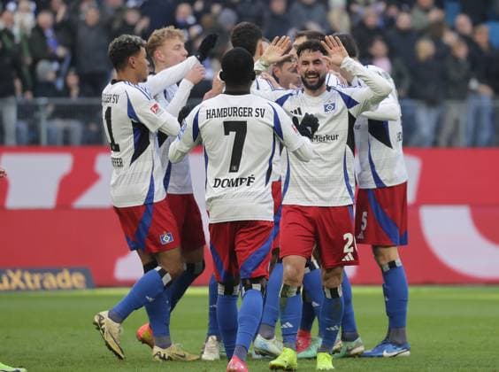 1 0 Cheers Silvan Hefti HSV Torschuetze Football, Men, Season 2024 2025, 2 BL, Volksparkstadion, Hamburger SV vs Hannover 96 DFL REGULATIONS PROHIBIT ANY USE OF PHOTOGRAPHS AS IMAGE SEQUENCES AND OR QUASI VIDEO