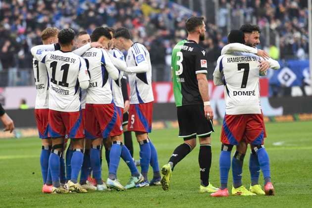 GER 2 FBL,, Hamburger SV vs Hannover 96 02 02 2025, Volksparkstadion, Hamburg, GER 2 FBL, Hamburger SV vs Hannover 96 in the picture Silvan Hefti Hamburg 30 scores the 1 0 goal for Hamburg and cheers with the team nordphotoxGmbH xWitke nph00002
