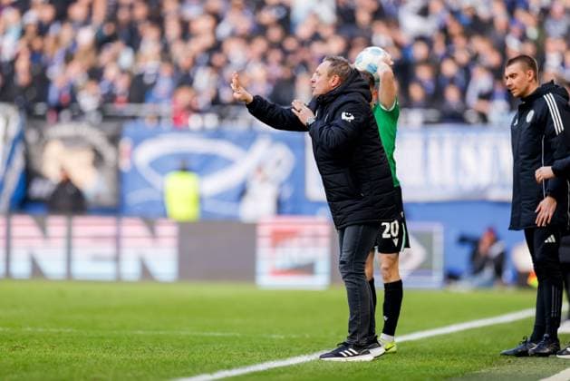 Hamburg, February 2, 2025 Football, 2 Bundesliga 2024 25, Hamburger SV Hannover 96 Andre Breitenreiter Hannover 96, Coach DFL REGULATIONS PROHIBIT ANY USE OF PHOTOGRAPHS AS IMAGE SEQUENCES AND OR QUASI VIDEO