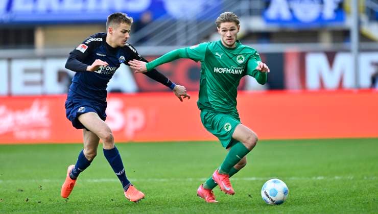 02 02 2025 Soccer Season 2024 2025 2 Soccer Bundesliga 20 Matchday SC Paderborn 07 SCP SpVgg Greuther Fürth Kleeblatt Sportfoto Zink xwoxzix DFL regulations prohibit any use of photographs as image sequences and or quasi video only for editorial use Filip Bilbija 7, SC Paderborn 07 Marco John 24, SpVgg Greuther Fürth