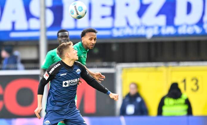 02 02 2025 Soccer Season 2024 2025 2 Soccer Bundesliga 20 Matchday SC Paderborn 07 SCP SpVgg Greuther Fürth Kleeblatt Sportfoto Zink xwoxzix DFL regulations prohibit any use of photographs as image sequences and or quasi video only for editorial use Filip Bilbija 7, SC Paderborn 07 in header duel with Julian Green 37, SpVgg Greuther Fürth