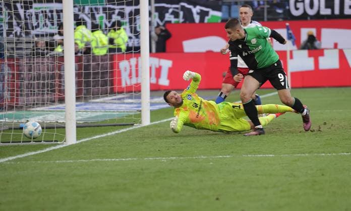 Here Nicolo Tresoldi Hannover 96 scores the goal for 1 1 against Daniel Heuer Fernandes HSV Football, Men, Season 2024 2025, 2 BL, Volksparkstadion, Hamburger SV vs Hannover 96 DFL REGULATIONS PROHIBIT ANY USE OF PHOTOGRAPHS AS IMAGE SEQUENCES AND OR QUASI VIDEO