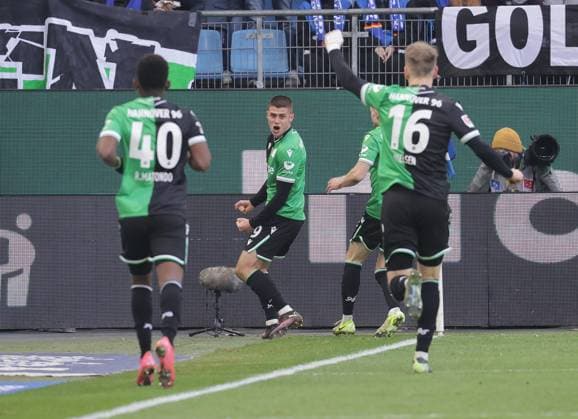 Goal celebration 1 1 Nicolo Tresoldi Hannover 96 Football, Men, Season 2024 2025, 2 BL, Volksparkstadion, Hamburger SV vs Hannover 96 DFL REGULATIONS PROHIBIT ANY USE OF PHOTOGRAPHS AS IMAGE SEQUENCES AND OR QUASI VIDEO
