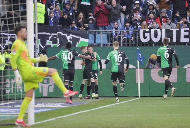 Goal celebration 1 1 Nicolo Tresoldi Hannover 96 Football, Men, Season 2024 2025, 2 BL, Volksparkstadion, Hamburger SV vs Hannover 96 DFL REGULATIONS PROHIBIT ANY USE OF PHOTOGRAPHS AS IMAGE SEQUENCES AND OR QUASI VIDEO