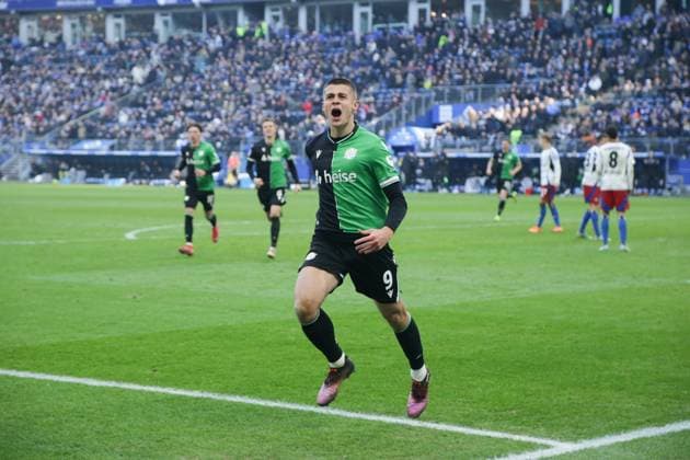 GER,Hamburg, Fußball, DFB, Hamburger SV vs Hannover 96 , im Hamburger Volksparkstadion , 02 02 2025 , v l Nicolo Tresoldi Hannover 96 macht das Tor zum 1 1 gegn dem Hamburger SV DFL regulations prohibit any use of photographs as image sequences and or quasi video Copyright: HMBxMedia FernandoxSoares