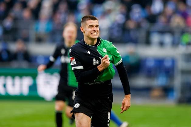 Hamburg, February 2, 2025 Football, 2 Bundesliga 2024 25, Hamburger SV Hannover 96 Nicolo Tresoldi Hannover 96, 9 celebrates his goal for 1 1 DFL REGULATIONS PROHIBIT ANY USE OF PHOTOGRAPHS AS IMAGE SEQUENCES AND OR QUASI VIDEO
