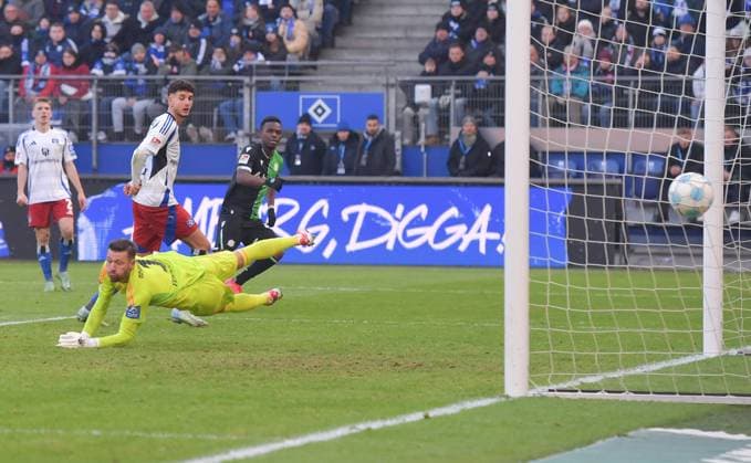 02 02 2025, xblx, Fussball 2 Bundesliga, Hamburger SV Hannover 96 v l Rabbi Matondo Hannover 96 , Goal scored, Tor zum 1 2, DFL DFB REGULATIONS PROHIBIT ANY USE OF PHOTOGRAPHS as IMAGE SEQUENCES and or QUASI VIDEO Hamburg