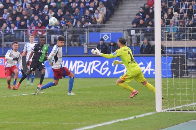 02 02 2025, xblx, Fussball 2 Bundesliga, Hamburger SV Hannover 96 v l Rabbi Matondo Hannover 96 , Goal scored, Tor zum 1 2, DFL DFB REGULATIONS PROHIBIT ANY USE OF PHOTOGRAPHS as IMAGE SEQUENCES and or QUASI VIDEO Hamburg