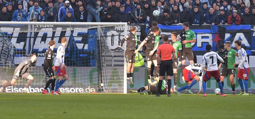 02 02 2025, xblx, Fußball 2 Bundesliga, Hamburger SV Hannover 96 v l Jean Luc Dompe Hamburg, HSV, Hamburger SV , Goal scored, Tor zum 2 2 DFL DFB REGULATIONS PROHIBIT ANY USE OF PHOTOGRAPHS as IMAGE SEQUENCES and or QUASI VIDEO Hamburg