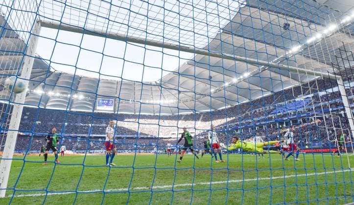 02 02 2025, xblx, Fußball 2 Bundesliga, Hamburger SV Hannover 96 v l Rabbi Matondo Hannover 96 , Goal scored, Tor zum 1 2 DFL DFB REGULATIONS PROHIBIT ANY USE OF PHOTOGRAPHS as IMAGE SEQUENCES and or QUASI VIDEO Hamburg