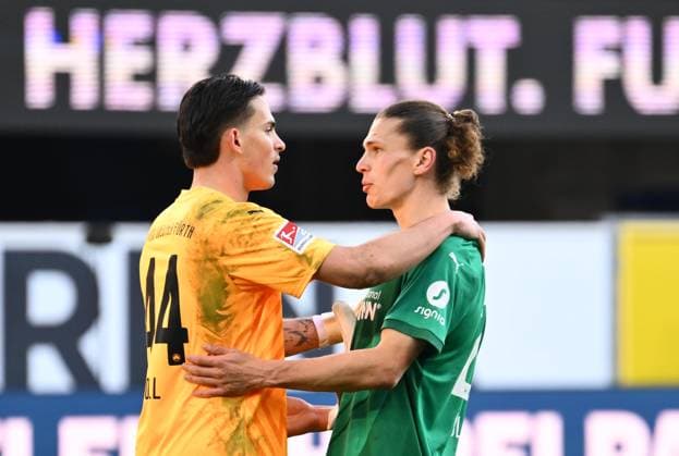 02 02 2025 Soccer Season 2024 2025 2 Soccer Bundesliga 20 Matchday SC Paderborn 07 SCP SpVgg Greuther Fürth Kleeblatt Sportfoto Zink xwoxzix DFL regulations prohibit any use of photographs as image sequences and or quasi video only for editorial use Nahuel Noll 44, SpVgg Greuther Fürth Noah Loosli 25, SpVgg Greuther Fürth after the end of the match