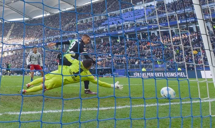 02 02 2025, xblx, Soccer 2 Bundesliga, Hamburger SV Hannover 96 v l Daniel Heuer Fernandes Hamburg, HSV, Hamburger SV , Nicolo Tresoldi Hannover 96 , Goal scored, Goal to 1 1 DFL DFB REGULATIONS PROHIBIT ANY USE OF PHOTOGRAPHS as IMAGE SEQUENCES and or QUASI VIDEO Hamburg