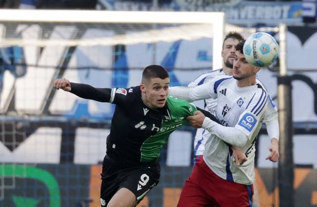 Duel between Daniel Elfadli HSV and Nicolo Tresoldi Hannover 96 Football, Men, Season 2024 2025, 2 BL, Volksparkstadion, Hamburger SV vs Hannover 96, 2 2 DFL REGULATIONS PROHIBIT ANY USE OF PHOTOGRAPHS AS IMAGE SEQUENCES AND OR QUASI VIDEO