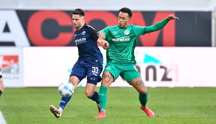 02 02 2025 Soccer Season 2024 2025 2 Soccer Bundesliga 20 Matchday SC Paderborn 07 SCP SpVgg Greuther Fürth Kleeblatt Sportfoto Zink xwoxzix DFL regulations prohibit any use of photographs as image sequences and or quasi video only for editorial use Marcel Hoffmeier 33, SC Paderborn Roberto Massimo 11, SpVgg Greuther Fürth