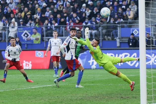 GER,Hamburg, Fußball, DFB, Hamburger SV vs Hannover 96 , im Hamburger Volksparkstadion , 02 02 2025 , v l Hannover 96 erziehlt das 1 2 durch Rabbi Matondo Hannover 96 DFL regulations prohibit any use of photographs as image sequences and or quasi video Copyright: HMBxMedia FernandoxSoares