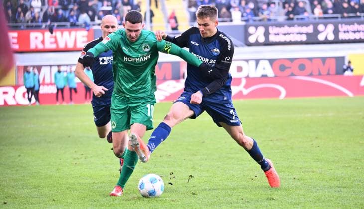 02 02 2025 Soccer Season 2024 2025 2 Soccer Bundesliga 20 Matchday SC Paderborn 07 SCP SpVgg Greuther Fürth Kleeblatt Sportfoto Zink xwoxzix DFL regulations prohibit any use of photographs as image sequences and or quasi video only for editorial use Branimir Hrgota 10, SpVgg Greuther Fürth Filip Bilbija 7, SC Paderborn 07