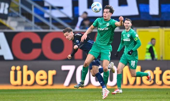 02 02 2025 Soccer Season 2024 2025 2 Soccer Bundesliga 20 Matchday SC Paderborn 07 SCP SpVgg Greuther Fürth Kleeblatt Sportfoto Zink xwoxzix DFL regulations prohibit any use of photographs as image sequences and or quasi video only for editorial use Marvin Mehlem 6, SC Paderborn 07 Reno Münz Muenz 5, SpVgg Greuther Fürth