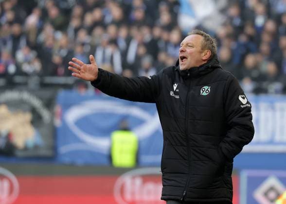 Head Coach Andre Breitenreiter Hannover 96 Football, Men, Season 2024 2025, 2 BL, Volksparkstadion, Hamburger SV vs Hannover 96, 2 2 DFL REGULATIONS PROHIBIT ANY USE OF PHOTOGRAPHS AS IMAGE SEQUENCES AND OR QUASI VIDEO