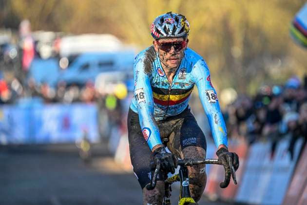 2025 UCI Cyclo-Cross WC - Men Elite LIEVIN, FRANCE - FEBRUARY 02 : Van Aert Wout (BEL) at the finish line during the 2025 UCI Cyclo-Cross World Championships for Men Elite on February 02, 2025 in Lievin, France, 02 02 2025 Lievin France  Copyright: xNicoxVereeckenx