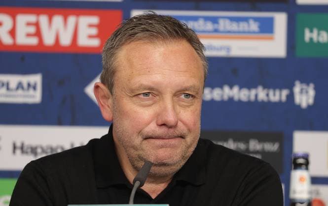 Head Coach Andre Breitenreiter Hannover 96 Football, Men, Season 2024 2025, 2 BL, Volksparkstadion, Hamburger SV vs Hannover 96, 2 2 DFL REGULATIONS PROHIBIT ANY USE OF PHOTOGRAPHS AS IMAGE SEQUENCES AND OR QUASI VIDEO