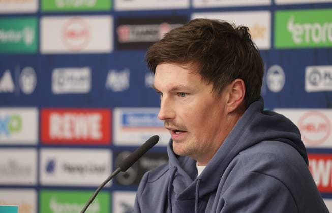 Head Coach Merlin Polzin HSV Football, Men, Season 2024 2025, 2 BL, Volksparkstadion, Hamburger SV vs Hannover 96, 2 2 DFL REGULATIONS PROHIBIT ANY USE OF PHOTOGRAPHS AS IMAGE SEQUENCES AND OR QUASI VIDEO