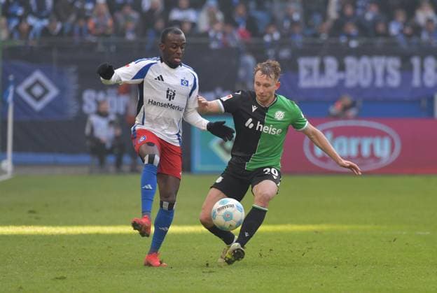 02 02 2025, xblx, Soccer 2 Bundesliga, Hamburger SV Hannover 96 v l Jean Luc Dompe Hamburg, HSV, Hamburger SV , Jannik Dehm Hannover 96 DFL DFB REGULATIONS PROHIBIT ANY USE OF PHOTOGRAPHS as IMAGE SEQUENCES and or QUASI VIDEO Hamburg