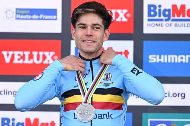 2025 UCI Cyclo-Cross WC - Men Elite LIEVIN, FRANCE - FEBRUARY 02 : Van Aert Wout (BEL) pictured during the podium ceremony after the 2025 UCI Cyclo-Cross World Championships for Men Elite on February 02, 2025 in Lievin, France, 02 02 2025 Lievin France  Copyright: xNicoxVereeckenx