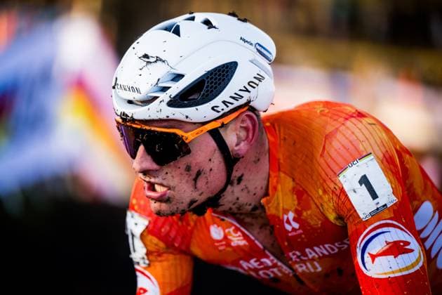 Dutch Mathieu Van Der Poel pictured in action during the elite men competition of the UCI cyclocross World Championship, WM, Weltmeisterschaft in Lievin, France, Sunday 02 February 2025. The world championships are taking place from 31 January until 02 February. JASPERxJACOBS  x111656051x
