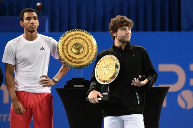 TENNIS : Open Sud de France ATP, Tennis Herren 250 - 02 02 2025 MONTPELLIER, FRANCE - 02 FEVRIER : Discours Q Aleksandar KOVACEVIC (USA) finaliste face a 2 Felix AUGER-ALIASSIME (CAN) vainqueur du tournoi Open Sud de France ATP 250 a Montpellier le 2 fÃ vrier 2025. MONTPELLIER, FRANCE - 02 FEVRIER : 2 Felix AUGER-ALIASSIME (CAN) lors de la finale du tournoi Open Sud de France ATP 250 contre Q Aleksandar KOVACEVIC (USA) a Montpellier le 2 fÃ vrier 2025. France  Copyright: xValentinaxClaretx