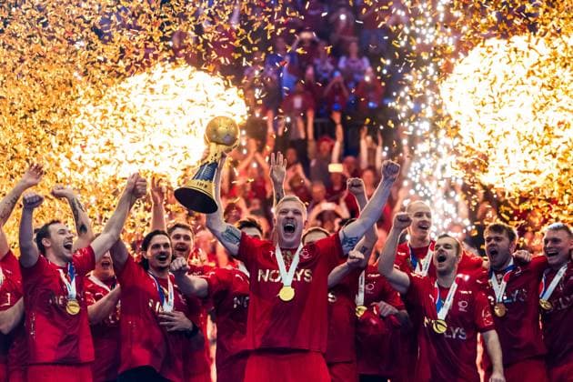 250202 Players of Denmark celebrate with the trophy after the 2025 IHF World Men s Handball Championship final between Croatia and Denmark on February 2, 2025 in Oslo Photo Vegard Grott BILDBYRAN kod VG VG0713 bbeng handball handboll handball ihf 2025 world mens handball championship handball vm handbolls vm vm denmark croatia kroatia kroatien final finale jubel  Copyright: VEGARDxGRoTT BB250202VG125