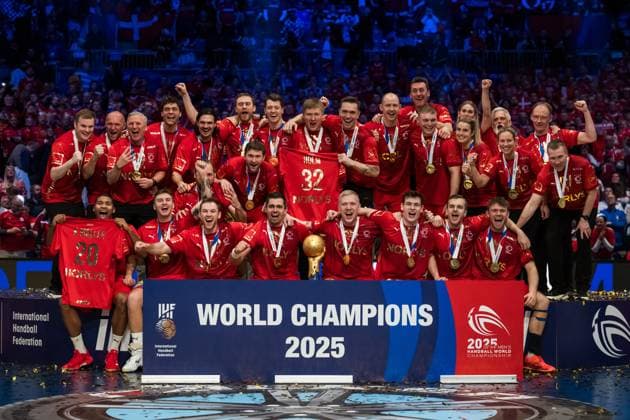 250202 Players of Denmark celebrate after the 2025 IHF World Men s Handball Championship final between Croatia and Denmark on February 2, 2025 in Oslo Photo Vegard Grott BILDBYRAN kod VG VG0713 bbeng handball handboll handball ihf 2025 world mens handball championship handball vm handbolls vm denmark croatia kroatia kroatien final finale jubel  Copyright: VEGARDxGRoTT BB250202VG126