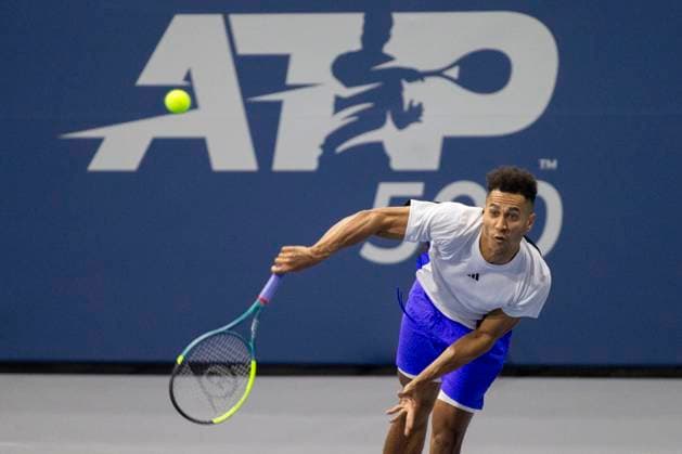 February 2, 2025, Frisco, Texas, USA: MICHAEL MMOH (USA) serves the ball during round 2 of the qualifiers at the Dallas Open at the Star in Frisco, TX. MICHAEL MMOH (USA) defeated GEORGI GEORGIEV (BUL), 13-9. Frisco USA - ZUMAh193 20250202_zsp_h193_001 Copyright: xDanielxMcGregor-Huyerx