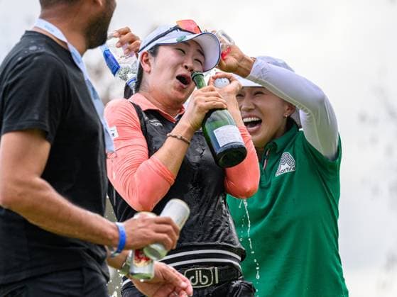 February 2, 2025: A Lim Kim of South Korea gets gets doused with water from Amy Yang of South Korea on the 18th green after winning the 2025 Hilton Grand Vacations Tournament of Champions held at Lake Nona Golf & Country Club in Orlando, FL. Romeo T Guzman CSM Orlando USA - ZUMAcg2_ 20250202_faf_cg2_112 Copyright: xRomeoxGuzmanx
