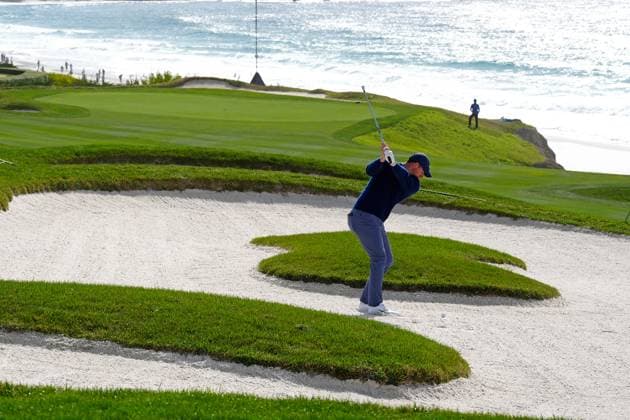 PEBBLE BEACH, CA - FEBRUARY 02: PGA, Golf Herren golfer Rory McIlroy plays a shot from a fairway bunker on the 10th hole during the final round of the AT&T Pebble Beach Pro AM on February 2, 2025, at Pebble Beach Golf Links in Pebble Beach, California. (Photo by Brian Spurlock Icon Sportswire) GOLF: FEB 02 PGA AT&T Pebble Beach Pro-Am EDITORIAL USE ONLY Icon25020216