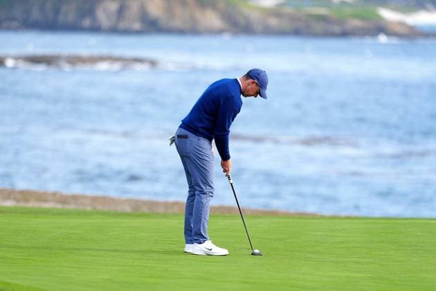 PEBBLE BEACH, CA - FEBRUARY 02: PGA, Golf Herren golfer Rory McIlroy putts on the 18th hole during the final round of the AT&T Pebble Beach Pro AM on February 2, 2025, at Pebble Beach Golf Links in Pebble Beach, California. (Photo by Brian Spurlock Icon Sportswire) GOLF: FEB 02 PGA AT&T Pebble Beach Pro-Am EDITORIAL USE ONLY Icon25020222