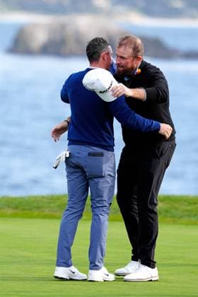PEBBLE BEACH, CA - FEBRUARY 02: PGA, Golf Herren golfer Rory McIlroy gets a hug from Shane Lowery on the 18th green after winning the AT&T Pebble Beach Pro AM on February 2, 2025, at Pebble Beach Golf Links in Pebble Beach, California. (Photo by Brian Spurlock Icon Sportswire) GOLF: FEB 02 PGA AT&T Pebble Beach Pro-Am EDITORIAL USE ONLY Icon25020227