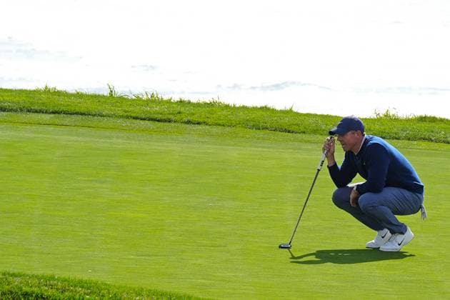 PEBBLE BEACH, CA - FEBRUARY 02: PGA, Golf Herren golfer Rory McIlroy lines up a putt on the 9th hole during the AT&T Pebble Beach Pro AM on February 2, 2025, at Pebble Beach Golf Links in Pebble Beach, California. (Photo by Brian Spurlock Icon Sportswire) GOLF: FEB 02 PGA AT&T Pebble Beach Pro-Am EDITORIAL USE ONLY Icon25020232