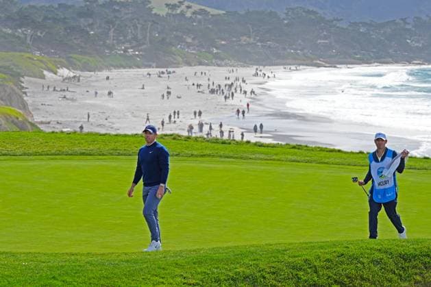 PEBBLE BEACH, CA - FEBRUARY 02: PGA, Golf Herren golfer Rory McIlroy putts on the 9th hole during the AT&T Pebble Beach Pro AM on February 2, 2025, at Pebble Beach Golf Links in Pebble Beach, California. (Photo by Brian Spurlock Icon Sportswire) GOLF: FEB 02 PGA AT&T Pebble Beach Pro-Am EDITORIAL USE ONLY Icon25020235