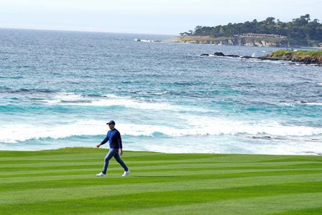PEBBLE BEACH, CA - FEBRUARY 02: PGA, Golf Herren golfer Rory McIlroy walks the 10th hole during the AT&T Pebble Beach Pro AM on February 2, 2025, at Pebble Beach Golf Links in Pebble Beach, California. (Photo by Brian Spurlock Icon Sportswire) GOLF: FEB 02 PGA AT&T Pebble Beach Pro-Am EDITORIAL USE ONLY Icon25020237